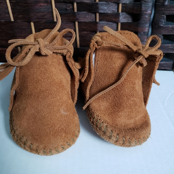 Minnie Tonka Moccasins - Picture 2 of 9